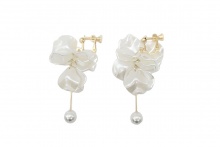 soda pearl earring