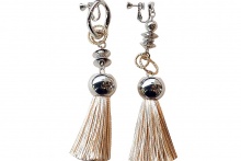 with tassel earring  -Beige-