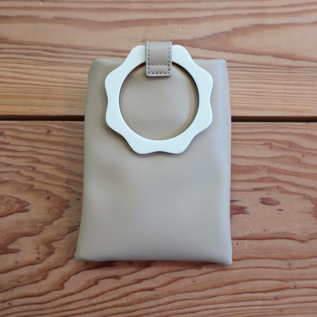 FLOWER POCHETTE (shoulder bag)　- Beige -