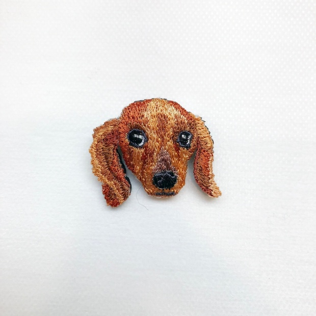 LM (エルム) / ブローチ ダックス レッド / 立体刺繍アクセサリー ブラウン