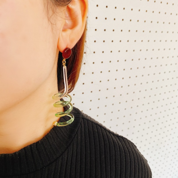 O/OVAL / イヤリング【ER-035】KHAKI 金属アレルギー対応