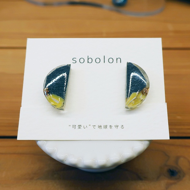 sobolon / イヤリングM Half Moon